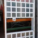 LOTE 509 - 01 JANELA DE VIDRO COM GRADE. (NO ESTADO) ATENÇÃO! FAZER A VISITAÇÃO ANTES DE ARREMATAR, NÃO SABEMOS SE FUNCIONA, LEILÃO NÃO TEM GARANTIA E NEM DEVOLUÇÃO, SUJEITO A POSSÍVEIS AVARIAS VISÍVEIS/OCULTAS E/OU AUSÊNCIA DE COMPONENTES.