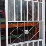 LOTE 510 - 01 JANELA DE VIDRO COM GRADE. (NO ESTADO) ATENÇÃO! FAZER A VISITAÇÃO ANTES DE ARREMATAR, NÃO SABEMOS SE FUNCIONA, LEILÃO NÃO TEM GARANTIA E NEM DEVOLUÇÃO, SUJEITO A POSSÍVEIS AVARIAS VISÍVEIS/OCULTAS E/OU AUSÊNCIA DE COMPONENTES.