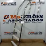 LOTE 478 - 01 ESCADA PARA PISCINA. (NO ESTADO) ATENÇÃO! FAZER A VISITAÇÃO ANTES DE ARREMATAR, NÃO SABEMOS SE FUNCIONA, LEILÃO NÃO TEM GARANTIA E NEM DEVOLUÇÃO, SUJEITO A POSSÍVEIS AVARIAS VISÍVEIS/OCULTAS E/OU AUSÊNCIA DE COMPONENTES.