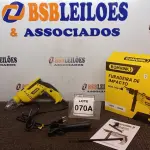 LOTE 070 - FURADEIRA DE IMPACTO 220V 500W ACESSÓRIOS RÉGUA DE POSICIONAMENTO CHAVE E ALÇA (NO ESTADO) ATENÇÃO! FAZER A VISITAÇÃO ANTES DE ARREMATAR, NÃO SABEMOS SE FUNCIONA, LEILÃO NÃO TEM GARANTIA E NEM DEVOLUÇÃO, SUJEITO A POSSÍVEIS AVARIAS VISÍVEIS/OCULTAS E/OU AUSÊNCIA DE COMPONENTES.