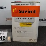 LOTE 446 - 01 LATA DE FUNDO PREPARADOR INTERIOR/EXTERIOR 18L MARCA SUVINIL. (NO ESTADO) ATENÇÃO! FAZER A VISITAÇÃO ANTES DE ARREMATAR, NÃO SABEMOS SE FUNCIONA, LEILÃO NÃO TEM GARANTIA E NEM DEVOLUÇÃO, SUJEITO A POSSÍVEIS AVARIAS VISÍVEIS/OCULTAS E/OU AUSÊNCIA DE COMPONENTES.
