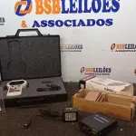 LOTE 449 - 01 MALETA COM 01 ANALISADOR DE COMPOSIÇÃO CORPORAL MALTRON E 01 BATERIA PARA FLASH QUANTUM. (NO ESTADO) ATENÇÃO! FAZER A VISITAÇÃO ANTES DE ARREMATAR, NÃO SABEMOS SE FUNCIONA, LEILÃO NÃO TEM GARANTIA E NEM DEVOLUÇÃO, SUJEITO A POSSÍVEIS AVARIAS VISÍVEIS/OCULTAS E/OU AUSÊNCIA DE COMPONENTES.