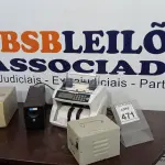 LOTE 471 - 01 MÁQUINA DE CONTAR CÉDULAS, 01 TRANSFORMADOR E 02 NOBREAKS. (NO ESTADO) ATENÇÃO! FAZER A VISITAÇÃO ANTES DE ARREMATAR, NÃO SABEMOS SE FUNCIONA, LEILÃO NÃO TEM GARANTIA E NEM DEVOLUÇÃO, SUJEITO A POSSÍVEIS AVARIAS VISÍVEIS/OCULTAS E/OU AUSÊNCIA DE COMPONENTES.
