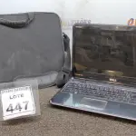 LOTE 447 - 01 NOTEBOOK MARCA DELL COM CASE. (NO ESTADO) ATENÇÃO! FAZER A VISITAÇÃO ANTES DE ARREMATAR, NÃO SABEMOS SE FUNCIONA, LEILÃO NÃO TEM GARANTIA E NEM DEVOLUÇÃO, SUJEITO A POSSÍVEIS AVARIAS VISÍVEIS/OCULTAS E/OU AUSÊNCIA DE COMPONENTES.