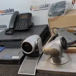 LOTE 422 - 01 ROTEADOR CISCO E EQUIPAMENTOS DE INTERNET, 01 KIT DE EQUIPAMENTOS DE VÍDEO POLYCOM E 01 MODEM COM CABOS. (NO ESTADO) ATENÇÃO! FAZER A VISITAÇÃO ANTES DE ARREMATAR, NÃO SABEMOS SE FUNCIONA. LEILÃO NÃO TEM GARANTIA E NEM DEVOLUÇÃO, SUJEITO A POSSÍVEIS AVARIAS VISÍVEIS/OCULTAS E/OU AUSÊNCIA DE COMPONENTES.