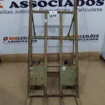 LOTE 439 - 01 CARRINHO 02 RODAS PARA CARGAS EM GERAL NA COR VERDE. (NO ESTADO) ATENÇÃO! FAZER A VISITAÇÃO ANTES DE ARREMATAR, NÃO SABEMOS SE FUNCIONA, LEILÃO NÃO TEM GARANTIA E NEM DEVOLUÇÃO, SUJEITO A POSSÍVEIS AVARIAS VISÍVEIS/OCULTAS E/OU AUSÊNCIA DE COMPONENTES.
