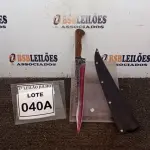 LOTE 040 - FACA ARTESANAL JAVALIZEIRA AÇO CARBONO TEMPERA INTEGRAL 10,5POLEGADAS DE LAMINA BAINHA EM COURO (NO ESTADO) ATENÇÃO! FAZER A VISITAÇÃO ANTES DE ARREMATAR, NÃO SABEMOS SE FUNCIONA, LEILÃO NÃO TEM GARANTIA E NEM DEVOLUÇÃO, SUJEITO A POSSÍVEIS AVARIAS VISÍVEIS/OCULTAS E/OU AUSÊNCIA DE COMPONENTES.