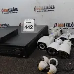 LOTE 442 - 02 APARELHOS DVR E 10 CÂMERAS DE MONITORAMENTO. (NO ESTADO) ATENÇÃO! FAZER A VISITAÇÃO ANTES DE ARREMATAR, NÃO SABEMOS SE FUNCIONA, LEILÃO NÃO TEM GARANTIA E NEM DEVOLUÇÃO, SUJEITO A POSSÍVEIS AVARIAS VISÍVEIS/OCULTAS E/OU AUSÊNCIA DE COMPONENTES.