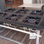 LOTE 512 - 01 FOGÃO INDUSTRIAL 6 BOCAS. (NO ESTADO) ATENÇÃO! FAZER A VISITAÇÃO ANTES DE ARREMATAR, NÃO SABEMOS SE FUNCIONA, LEILÃO NÃO TEM GARANTIA E NEM DEVOLUÇÃO, SUJEITO A POSSÍVEIS AVARIAS VISÍVEIS/OCULTAS E/OU AUSÊNCIA DE COMPONENTES.