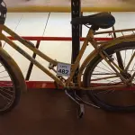 LOTE 482 - 01 BICICLETA CARGUEIRA COR AMARELA. (NO ESTADO) ATENÇÃO! FAZER A VISITAÇÃO ANTES DE ARREMATAR, NÃO SABEMOS SE FUNCIONA, LEILÃO NÃO TEM GARANTIA E NEM DEVOLUÇÃO, SUJEITO A POSSÍVEIS AVARIAS VISÍVEIS/OCULTAS E/OU AUSÊNCIA DE COMPONENTES.