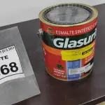 LOTE 368 - 01 LATA DE ESMALTE SINTÉTICO COM 3,6L NA COR BRILHANTE GELO MARCA GLASURIT. (NO ESTADO) ATENÇÃO! FAZER A VISITAÇÃO ANTES DE ARREMATAR, NÃO SABEMOS SE FUNCIONA, LEILÃO NÃO TEM GARANTIA E NEM DEVOLUÇÃO, SUJEITO A POSSÍVEIS AVARIAS VISÍVEIS/OCULTAS E/OU AUSÊNCIA DE COMPONENTES.