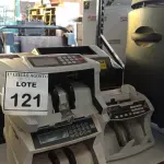 LOTE 121 - 03 MAQUINAS DE CONTAR CÉDULA E 01 MÁQUINA DE CONTAR MOEDAS. (NO ESTADO) ATENÇÃO! FAZER A VISITAÇÃO ANTES DE ARREMATAR, NÃO SABEMOS SE FUNCIONA. LEILÃO NÃO TEM GARANTIA E NEM DEVOLUÇÃO, SUJEITO A POSSÍVEIS AVARIAS VISÍVEIS/OCULTAS E/OU AUSÊNCIA DE COMPONENTES.