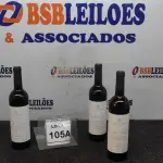 LOTE 105 - 03 GARRAFAS DE VINHO TINTO VALA REAL PORTUGUÊS SAFRA 2019 750ML. (NO ESTADO) ATENÇÃO! FAZER A VISITAÇÃO ANTES DE ARREMATAR, NÃO SABEMOS SE FUNCIONA, LEILÃO NÃO TEM GARANTIA E NEM DEVOLUÇÃO, SUJEITO A POSSÍVEIS AVARIAS VISÍVEIS/OCULTAS E/OU AUSÊNCIA DE COMPONENTES.