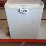 LOTE 128 - 01 FRIGOBAR 220V MARCA CONSUL. (NO ESTADO) ATENÇÃO! FAZER A VISITAÇÃO ANTES DE ARREMATAR, NÃO SABEMOS SE FUNCIONA. LEILÃO NÃO TEM GARANTIA E NEM DEVOLUÇÃO, SUJEITO A POSSÍVEIS AVARIAS VISÍVEIS/OCULTAS E/OU AUSÊNCIA DE COMPONENTES.