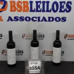 LOTE 355 - 03 GARRAFAS DE VINHO TINTO VALA REAL PORTUGUÊS SAFRA 2019 750ML. (NO ESTADO) ATENÇÃO! FAZER A VISITAÇÃO ANTES DE ARREMATAR, NÃO SABEMOS SE FUNCIONA, LEILÃO NÃO TEM GARANTIA E NEM DEVOLUÇÃO, SUJEITO A POSSÍVEIS AVARIAS VISÍVEIS/OCULTAS E/OU AUSÊNCIA DE COMPONENTES.