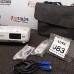LOTE 083 - 01 PROJETOR COM CASE E CABOS MARCA EPSON. (NO ESTADO) ATENÇÃO! FAZER A VISITAÇÃO ANTES DE ARREMATAR, NÃO SABEMOS SE FUNCIONA. LEILÃO NÃO TEM GARANTIA E NEM DEVOLUÇÃO, SUJEITO A POSSÍVEIS AVARIAS VISÍVEIS/OCULTAS E/OU AUSÊNCIA DE COMPONENTES.