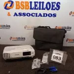 LOTE 083 - 01 PROJETOR COM CASE E CABOS MARCA EPSON. (NO ESTADO) ATENÇÃO! FAZER A VISITAÇÃO ANTES DE ARREMATAR, NÃO SABEMOS SE FUNCIONA. LEILÃO NÃO TEM GARANTIA E NEM DEVOLUÇÃO, SUJEITO A POSSÍVEIS AVARIAS VISÍVEIS/OCULTAS E/OU AUSÊNCIA DE COMPONENTES.