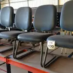 LOTE 130 - 05 CADEIRAS DE ESCRITÓRIO COM PÉS FIXOS. (NO ESTADO) ATENÇÃO! FAZER A VISITAÇÃO ANTES DE ARREMATAR, NÃO SABEMOS SE FUNCIONA. LEILÃO NÃO TEM GARANTIA E NEM DEVOLUÇÃO, SUJEITO A POSSÍVEIS AVARIAS VISÍVEIS/OCULTAS E/OU AUSÊNCIA DE COMPONENTES.