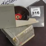 LOTE 316 - 06 FITAS DE FILME DE ROLO. (NO ESTADO) ATENÇÃO! FAZER A VISITAÇÃO ANTES DE ARREMATAR, NÃO SABEMOS SE FUNCIONA, LEILÃO NÃO TEM GARANTIA E NEM DEVOLUÇÃO, SUJEITO A POSSÍVEIS AVARIAS VISÍVEIS/OCULTAS E/OU AUSÊNCIA DE COMPONENTES.