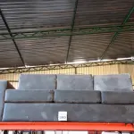LOTE 090 - 01 SOFÁ DE 03 LUGARES NA COR PRETA. (NO ESTADO) ATENÇÃO! FAZER A VISITAÇÃO ANTES DE ARREMATAR, NÃO SABEMOS SE FUNCIONA. LEILÃO NÃO TEM GARANTIA E NEM DEVOLUÇÃO, SUJEITO A POSSÍVEIS AVARIAS VISÍVEIS/OCULTAS E/OU AUSÊNCIA DE COMPONENTES.