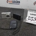 LOTE 053 - 02 CÂMERAS DE FOTOGRÁFICAS E 01 CÂMERA DE VÍDEO DE BOLSO. (NO ESTADO) ATENÇÃO! FAZER A VISITAÇÃO ANTES DE ARREMATAR, NÃO SABEMOS SE FUNCIONA. LEILÃO NÃO TEM GARANTIA E NEM DEVOLUÇÃO, SUJEITO A POSSÍVEIS AVARIAS VISÍVEIS/OCULTAS E/OU AUSÊNCIA DE COMPONENTES.