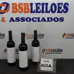 LOTE 405 - 03 GARRAFAS DE VINHO TINTO VALA REAL PORTUGUÊS SAFRA 2019 750ML. (NO ESTADO) ATENÇÃO! FAZER A VISITAÇÃO ANTES DE ARREMATAR, NÃO SABEMOS SE FUNCIONA, LEILÃO NÃO TEM GARANTIA E NEM DEVOLUÇÃO, SUJEITO A POSSÍVEIS AVARIAS VISÍVEIS/OCULTAS E/OU AUSÊNCIA DE COMPONENTES.
