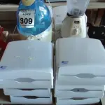 LOTE 309 - 16 DISPENSERS DE PAPEL, 01 UMIDIFICADOR DE AR E 01 LIQUIDIFICADOR. (NO ESTADO) ATENÇÃO! FAZER A VISITAÇÃO ANTES DE ARREMATAR, NÃO SABEMOS SE FUNCIONA, LEILÃO NÃO TEM GARANTIA E NEM DEVOLUÇÃO, SUJEITO A POSSÍVEIS AVARIAS VISÍVEIS/OCULTAS E/OU AUSÊNCIA DE COMPONENTES.