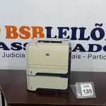 LOTE 135 - 01 IMPRESSORA MODELO P2055DN MARCA HP. (NO ESTADO) ATENÇÃO! FAZER A VISITAÇÃO ANTES DE ARREMATAR, NÃO SABEMOS SE FUNCIONA. LEILÃO NÃO TEM GARANTIA E NEM DEVOLUÇÃO, SUJEITO A POSSÍVEIS AVARIAS VISÍVEIS/OCULTAS E/OU AUSÊNCIA DE COMPONENTES.