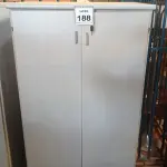 LOTE 188 - 01 ARMÁRIO ALTO 02 PORTAS COM TRANCA. (NO ESTADO) ATENÇÃO! FAZER A VISITAÇÃO ANTES DE ARREMATAR, NÃO SABEMOS SE FUNCIONA. LEILÃO NÃO TEM GARANTIA E NEM DEVOLUÇÃO, SUJEITO A POSSÍVEIS AVARIAS VISÍVEIS/OCULTAS E/OU AUSÊNCIA DE COMPONENTES.