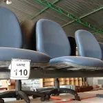 LOTE 110 - 01 LONGARINA COM 03 LUGARES. (NO ESTADO) ATENÇÃO! FAZER A VISITAÇÃO ANTES DE ARREMATAR, NÃO SABEMOS SE FUNCIONA. LEILÃO NÃO TEM GARANTIA E NEM DEVOLUÇÃO, SUJEITO A POSSÍVEIS AVARIAS VISÍVEIS/OCULTAS E/OU AUSÊNCIA DE COMPONENTES.