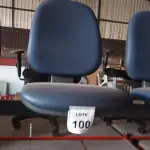LOTE 100 - 01 LONGARINA COM 03 LUGARES. (NO ESTADO) ATENÇÃO! FAZER A VISITAÇÃO ANTES DE ARREMATAR, NÃO SABEMOS SE FUNCIONA. LEILÃO NÃO TEM GARANTIA E NEM DEVOLUÇÃO, SUJEITO A POSSÍVEIS AVARIAS VISÍVEIS/OCULTAS E/OU AUSÊNCIA DE COMPONENTES.