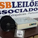 LOTE 161 - 01 EMBALADEIRA. (NO ESTADO) ATENÇÃO! FAZER A VISITAÇÃO ANTES DE ARREMATAR, NÃO SABEMOS SE FUNCIONA. LEILÃO NÃO TEM GARANTIA E NEM DEVOLUÇÃO, SUJEITO A POSSÍVEIS AVARIAS VISÍVEIS/OCULTAS E/OU AUSÊNCIA DE COMPONENTES.