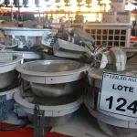 LOTE 124 - 01 LOTE COM VÁRIAS LUMINÁRIAS, 02 CÂMERAS E 01 SENSOR DE MOVIMENTO. (NO ESTADO) ATENÇÃO! FAZER A VISITAÇÃO ANTES DE ARREMATAR, NÃO SABEMOS SE FUNCIONA. LEILÃO NÃO TEM GARANTIA E NEM DEVOLUÇÃO, SUJEITO A POSSÍVEIS AVARIAS VISÍVEIS/OCULTAS E/OU AUSÊNCIA DE COMPONENTES.