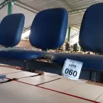 LOTE 060 - 01 LONGARINA COM 03 LUGARES. (NO ESTADO) ATENÇÃO! FAZER A VISITAÇÃO ANTES DE ARREMATAR, NÃO SABEMOS SE FUNCIONA. LEILÃO NÃO TEM GARANTIA E NEM DEVOLUÇÃO, SUJEITO A POSSÍVEIS AVARIAS VISÍVEIS/OCULTAS E/OU AUSÊNCIA DE COMPONENTES.