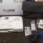 LOTE 083 - 01 PROJETOR COM CASE E CABOS MARCA EPSON. (NO ESTADO) ATENÇÃO! FAZER A VISITAÇÃO ANTES DE ARREMATAR, NÃO SABEMOS SE FUNCIONA. LEILÃO NÃO TEM GARANTIA E NEM DEVOLUÇÃO, SUJEITO A POSSÍVEIS AVARIAS VISÍVEIS/OCULTAS E/OU AUSÊNCIA DE COMPONENTES.