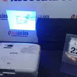LOTE 220 - 01 PROJETOR COM CASE MARCA EPSON. (NO ESTADO) ATENÇÃO! FAZER A VISITAÇÃO ANTES DE ARREMATAR, NÃO SABEMOS SE FUNCIONA. LEILÃO NÃO TEM GARANTIA E NEM DEVOLUÇÃO, SUJEITO A POSSÍVEIS AVARIAS VISÍVEIS/OCULTAS E/OU AUSÊNCIA DE COMPONENTES.