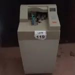 LOTE 119 - 01 MÁQUINA DE CONTAGEM DE CÉDULAS A VÁCUO. (NO ESTADO) ATENÇÃO! FAZER A VISITAÇÃO ANTES DE ARREMATAR, NÃO SABEMOS SE FUNCIONA. LEILÃO NÃO TEM GARANTIA E NEM DEVOLUÇÃO, SUJEITO A POSSÍVEIS AVARIAS VISÍVEIS/OCULTAS E/OU AUSÊNCIA DE COMPONENTES.