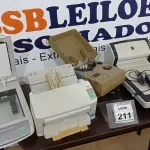 LOTE 211 - 03 SCANNERS E 01 MÁQUINA CONTADORA DE MOEDAS. (NO ESTADO) ATENÇÃO! FAZER A VISITAÇÃO ANTES DE ARREMATAR, NÃO SABEMOS SE FUNCIONA, LEILÃO NÃO TEM GARANTIA E NEM DEVOLUÇÃO, SUJEITO A POSSÍVEIS AVARIAS VISÍVEIS/OCULTAS E/OU AUSÊNCIA DE COMPONENTES.