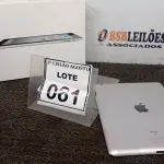 LOTE 061 - 01 IPAD 16G NA CAIXA. (NO ESTADO) ATENÇÃO! FAZER A VISITAÇÃO ANTES DE ARREMATAR, NÃO SABEMOS SE FUNCIONA. LEILÃO NÃO TEM GARANTIA E NEM DEVOLUÇÃO, SUJEITO A POSSÍVEIS AVARIAS VISÍVEIS/OCULTAS E/OU AUSÊNCIA DE COMPONENTES.
