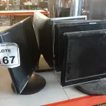 LOTE 167 - 06 MONITORES LCD DE MARCAS E MODELOS DIVERSOS. (NO ESTADO) ATENÇÃO! FAZER A VISITAÇÃO ANTES DE ARREMATAR, NÃO SABEMOS SE FUNCIONA. LEILÃO NÃO TEM GARANTIA E NEM DEVOLUÇÃO, SUJEITO A POSSÍVEIS AVARIAS VISÍVEIS/OCULTAS E/OU AUSÊNCIA DE COMPONENTES.