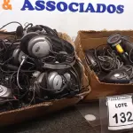 LOTE 132 - 01 LOTE COM VÁRIAS LEITORAS DE CÓDIGO DE BARRAS E FONES DE OUVIDOS DIVERSOS. (NO ESTADO) ATENÇÃO! FAZER A VISITAÇÃO ANTES DE ARREMATAR, NÃO SABEMOS SE FUNCIONA, LEILÃO NÃO TEM GARANTIA E NEM DEVOLUÇÃO, SUJEITO A POSSÍVEIS AVARIAS VISÍVEIS/OCULTAS E/OU AUSÊNCIA DE COMPONENTES.