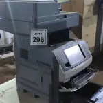 LOTE 296 - 01 IMPRESSORA MULTIFUNCIONAL MARCA LEXMARK. (NO ESTADO) ATENÇÃO! FAZER A VISITAÇÃO ANTES DE ARREMATAR, NÃO SABEMOS SE FUNCIONA, LEILÃO NÃO TEM GARANTIA E NEM DEVOLUÇÃO, SUJEITO A POSSÍVEIS AVARIAS VISÍVEIS/OCULTAS E/OU AUSÊNCIA DE COMPONENTES.