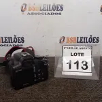 LOTE 113 - 01 CÂMERA DIGITAL SEMIPROFISSIONAL MARCA CANON. (NO ESTADO) ATENÇÃO! FAZER A VISITAÇÃO ANTES DE ARREMATAR, NÃO SABEMOS SE FUNCIONA. LEILÃO NÃO TEM GARANTIA E NEM DEVOLUÇÃO, SUJEITO A POSSÍVEIS AVARIAS VISÍVEIS/OCULTAS E/OU AUSÊNCIA DE COMPONENTES.