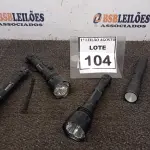 LOTE 104 - 04 LANTERNAS. (NO ESTADO) ATENÇÃO! FAZER A VISITAÇÃO ANTES DE ARREMATAR, NÃO SABEMOS SE FUNCIONA. LEILÃO NÃO TEM GARANTIA E NEM DEVOLUÇÃO, SUJEITO A POSSÍVEIS AVARIAS VISÍVEIS/OCULTAS E/OU AUSÊNCIA DE COMPONENTES.