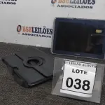 LOTE 038 - 01 TABLET COM CAPA MARCA SAMSUNG. (NO ESTADO) ATENÇÃO! FAZER A VISITAÇÃO ANTES DE ARREMATAR, NÃO SABEMOS SE FUNCIONA. LEILÃO NÃO TEM GARANTIA E NEM DEVOLUÇÃO, SUJEITO A POSSÍVEIS AVARIAS VISÍVEIS/OCULTAS E/OU AUSÊNCIA DE COMPONENTES.