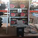 LOTE 201 - 01 NOBREAK MARCA LACERDA E UM BANCO DE BATERIAS COM 06 BATERIAS. (NO ESTADO) ATENÇÃO! FAZER A VISITAÇÃO ANTES DE ARREMATAR, NÃO SABEMOS SE FUNCIONA, LEILÃO NÃO TEM GARANTIA E NEM DEVOLUÇÃO, SUJEITO A POSSÍVEIS AVARIAS VISÍVEIS/OCULTAS E/OU AUSÊNCIA DE COMPONENTES.