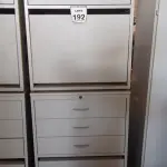 LOTE 192 - 02 ARMÁRIOS BAIXO COM 03 GAVETAS. (NO ESTADO) ATENÇÃO! FAZER A VISITAÇÃO ANTES DE ARREMATAR, NÃO SABEMOS SE FUNCIONA. LEILÃO NÃO TEM GARANTIA E NEM DEVOLUÇÃO, SUJEITO A POSSÍVEIS AVARIAS VISÍVEIS/OCULTAS E/OU AUSÊNCIA DE COMPONENTES.