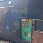 LOTE 534 - GRUPO GERADOR CUMMINS 140 KVA MODELO: 6BTA ANO: 2009 GERADOR STANFORD C/QUADRO AUTOMÁTICO, SUPER SILENCIADO (NO ESTADO) ATENÇÃO! FAZER A VISITAÇÃO ANTES DE ARREMATAR, NÃO SABEMOS SE FUNCIONA, LEILÃO NÃO TEM GARANTIA E NEM DEVOLUÇÃO, SUJEITO A POSSÍVEIS AVARIAS VISÍVEIS/OCULTAS E/OU AUSÊNCIA DE COMPONENTES