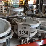 LOTE 124 - 01 LOTE COM VÁRIAS LUMINÁRIAS, 02 CÂMERAS E 01 SENSOR DE MOVIMENTO. (NO ESTADO) ATENÇÃO! FAZER A VISITAÇÃO ANTES DE ARREMATAR, NÃO SABEMOS SE FUNCIONA. LEILÃO NÃO TEM GARANTIA E NEM DEVOLUÇÃO, SUJEITO A POSSÍVEIS AVARIAS VISÍVEIS/OCULTAS E/OU AUSÊNCIA DE COMPONENTES.