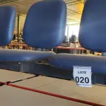 LOTE 020 - 01 LONGARINA COM 03 LUGARES. (NO ESTADO) ATENÇÃO! FAZER A VISITAÇÃO ANTES DE ARREMATAR, NÃO SABEMOS SE FUNCIONA. LEILÃO NÃO TEM GARANTIA E NEM DEVOLUÇÃO, SUJEITO A POSSÍVEIS AVARIAS VISÍVEIS/OCULTAS E/OU AUSÊNCIA DE COMPONENTES.